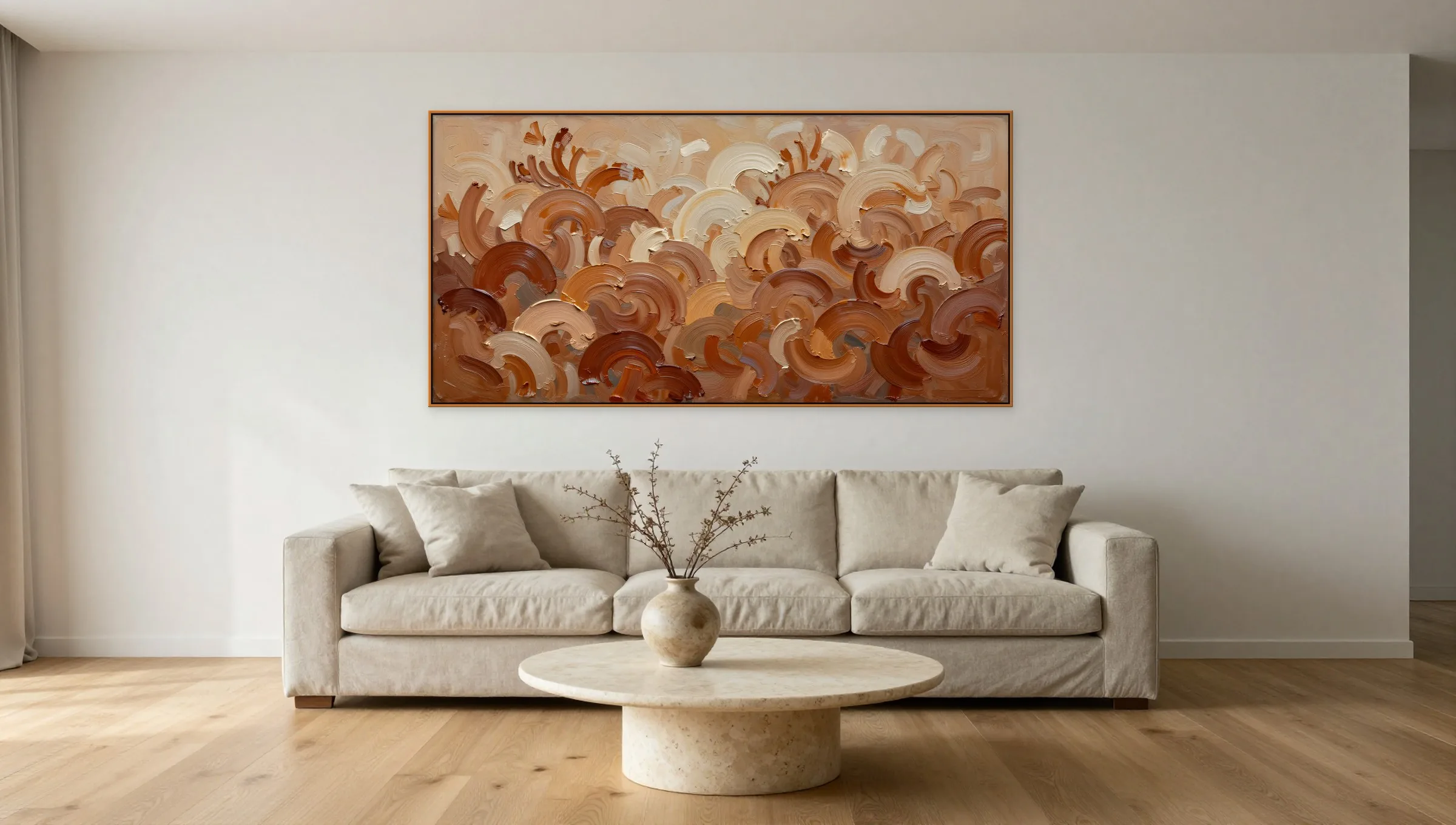Sala de estar com sofá de linho e quadro espatulado Pinceladas Curvas Argila e Caramelo em moldura freijó